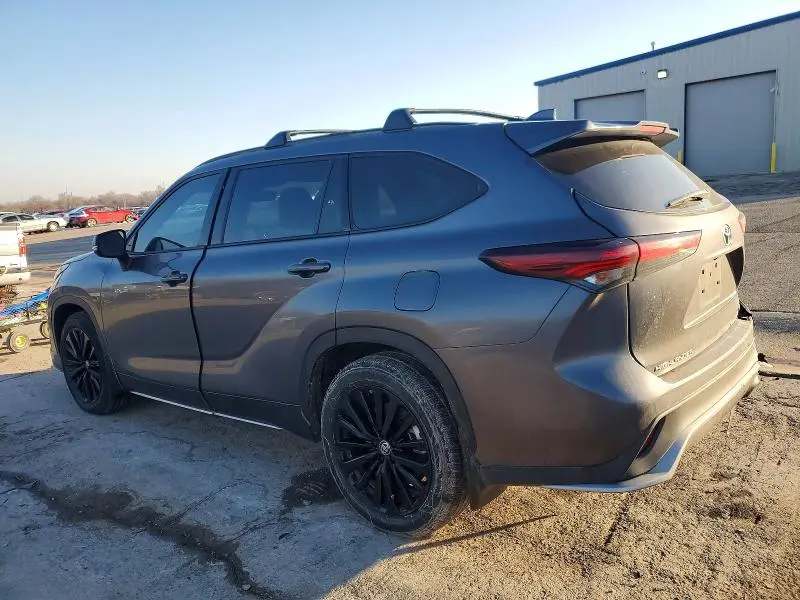 2024 TOYOTA HIGHLANDER LE  