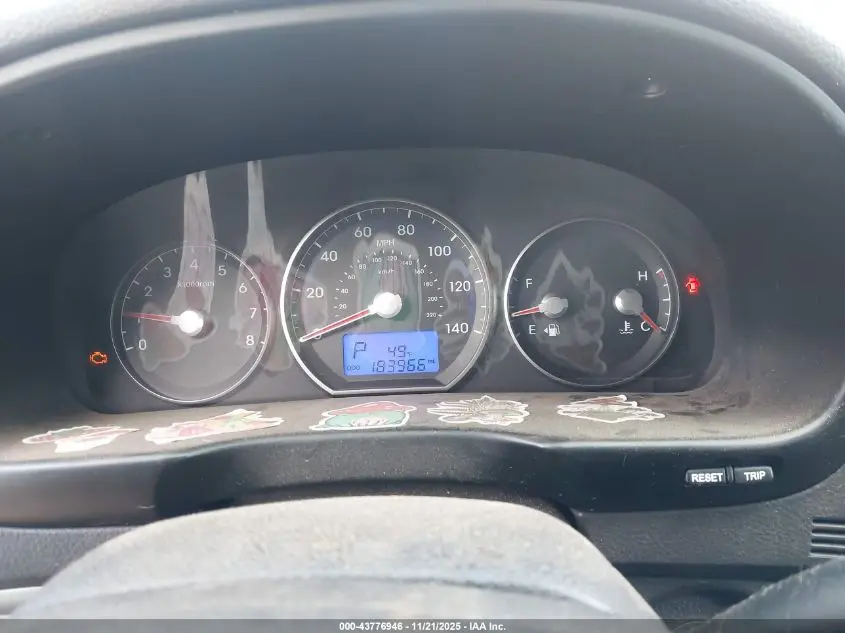 2011 HYUNDAI SANTA FE SE