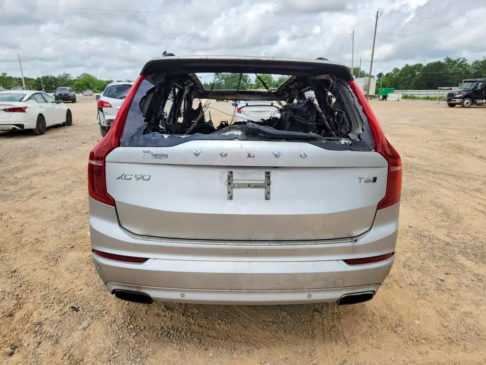 2017 VOLVO XC90 T6  