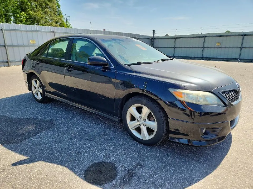 2011 TOYOTA CAMRY SE  