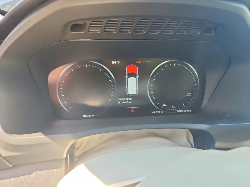 2020 VOLVO XC90 T6 MOMENTUM  