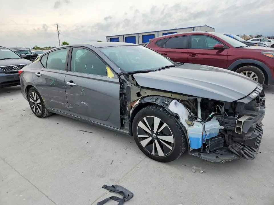 2022 NISSAN ALTIMA SV  
