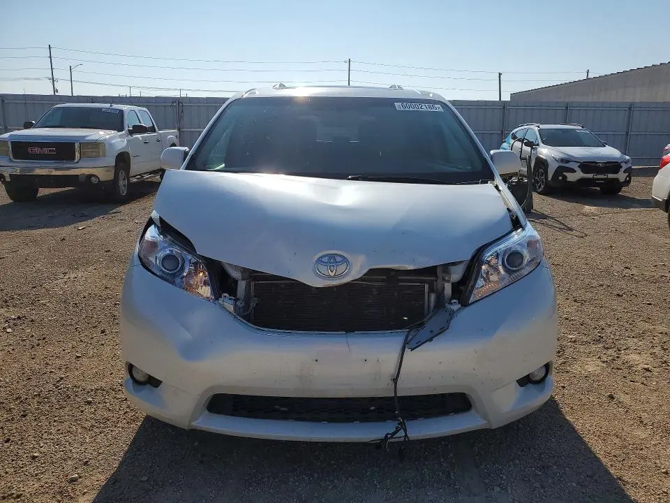 2016 TOYOTA SIENNA XLE 7-PASSENGER  