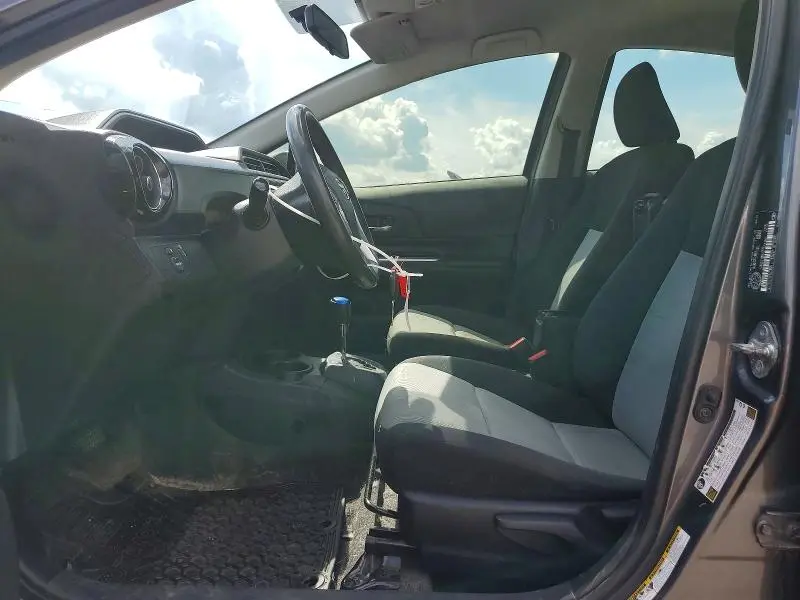 2016 TOYOTA PRIUS C ONE  
