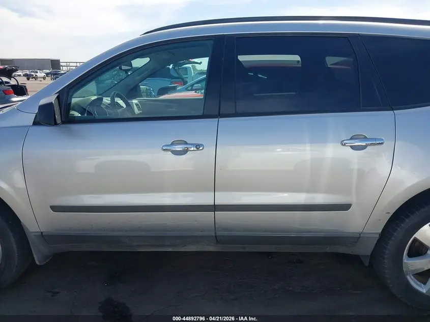 2012 CHEVROLET TRAVERSE LS