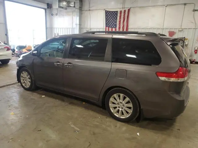 2011 TOYOTA SIENNA XLE  