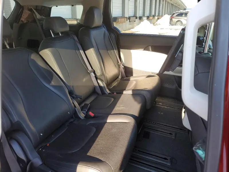 2024 KIA CARNIVAL SX  