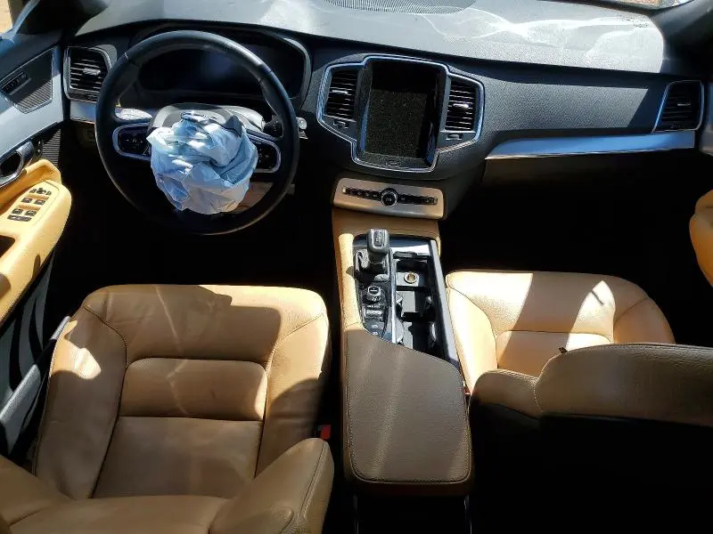 2017 VOLVO XC90 T6  