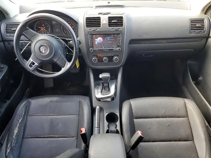 2010 VOLKSWAGEN JETTA SE  