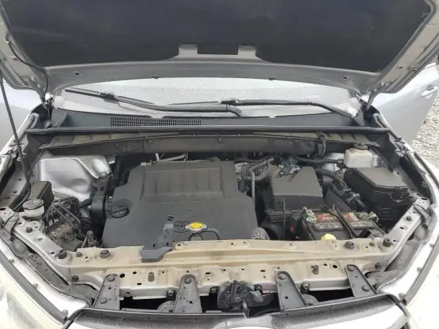 2014 TOYOTA HIGHLANDER LE  