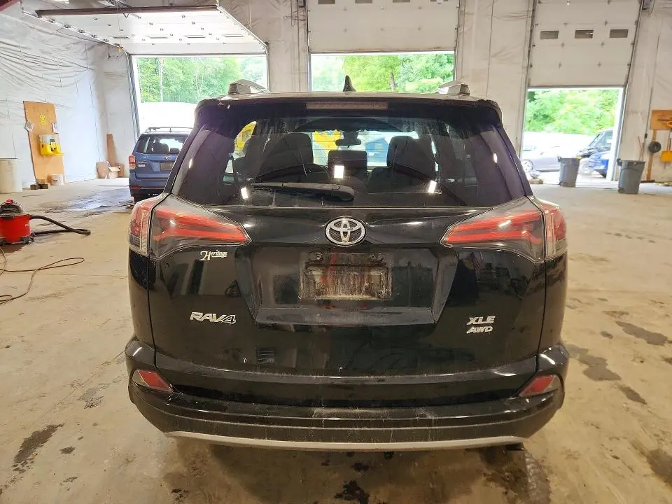 2018 TOYOTA RAV4 XLE  