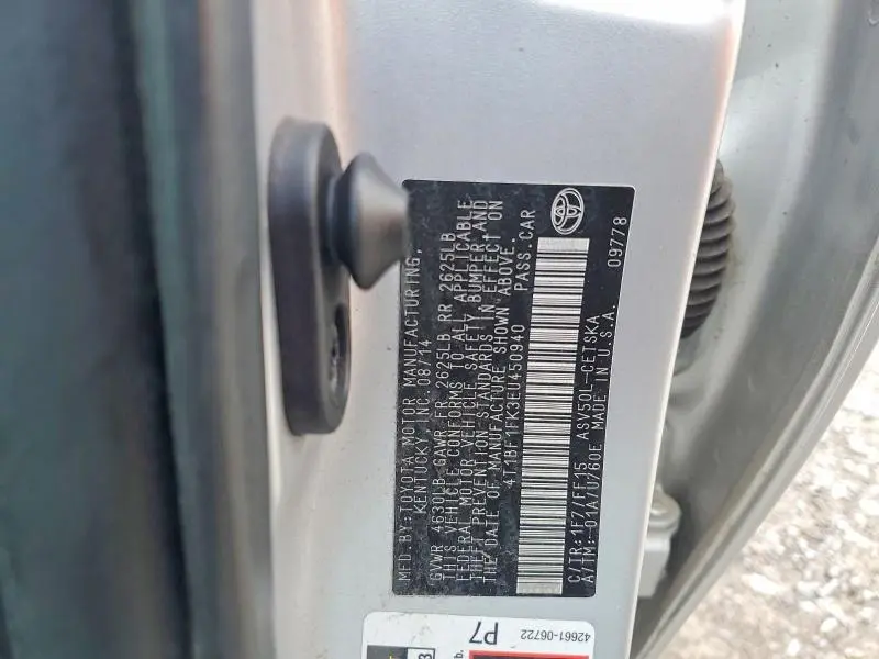 2014 TOYOTA CAMRY SE  