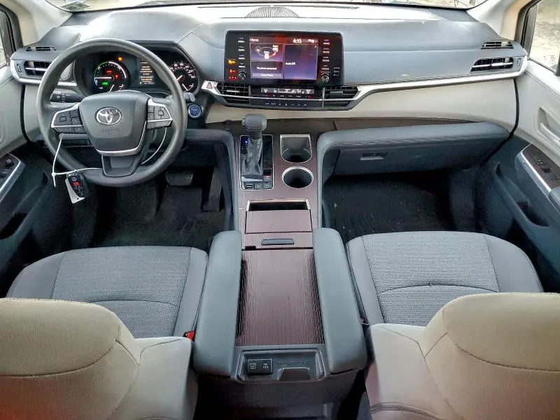 2021 TOYOTA SIENNA LE  