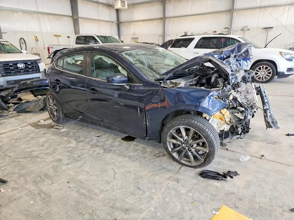 2018 MAZDA 3 TOURING  