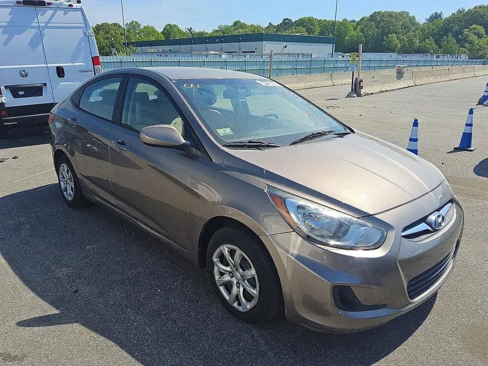 2012 HYUNDAI ACCENT GLS  