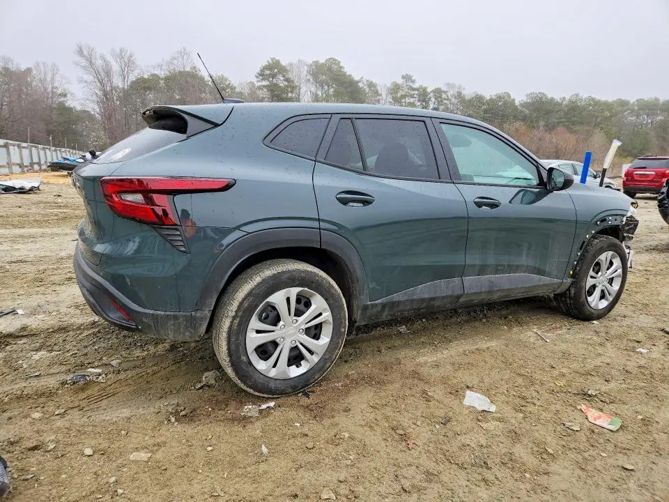 2025 CHEVROLET TRAX LS  