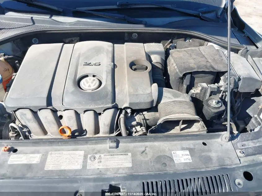 2013 VOLKSWAGEN PASSAT 2.5L SE