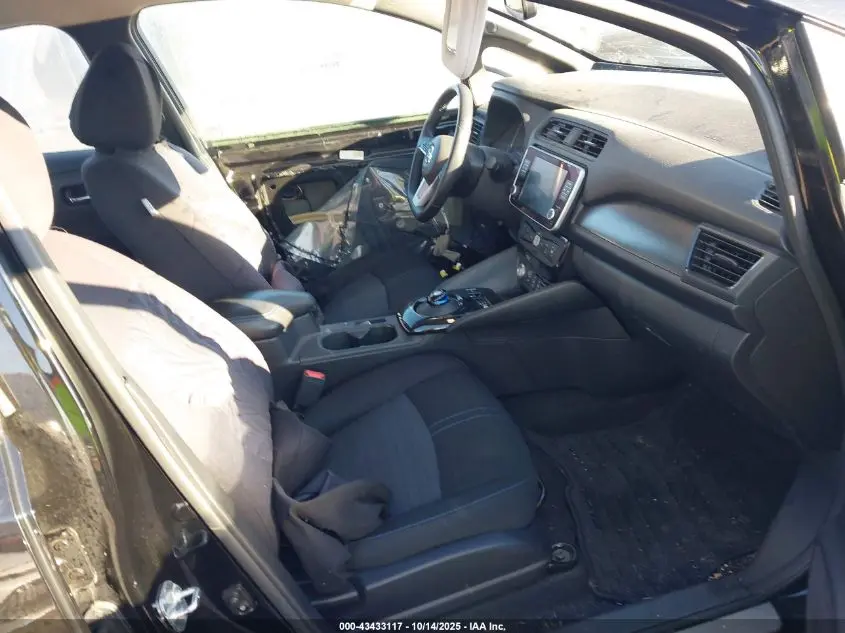 2019 NISSAN LEAF SV PLUS