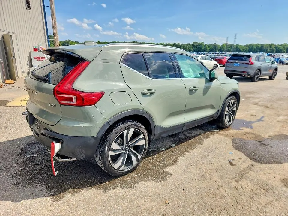 2023 VOLVO XC40 ULTIMATE  