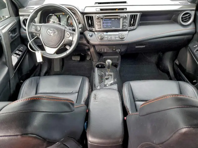 2016 TOYOTA RAV4 SE  