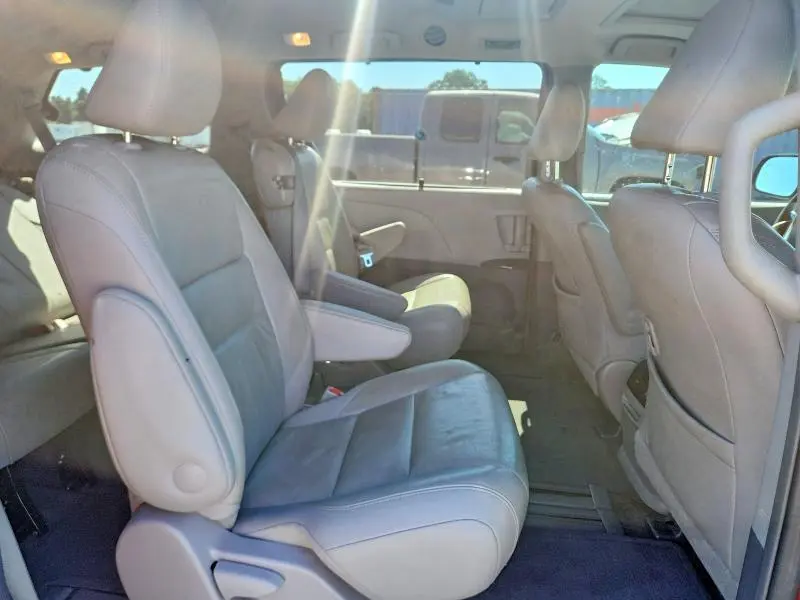 2015 TOYOTA SIENNA XLE PREMIUM 8-PASSENGER  