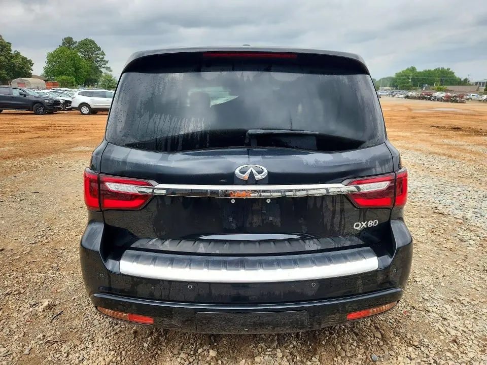 2023 INFINITI QX80 LUXE  
