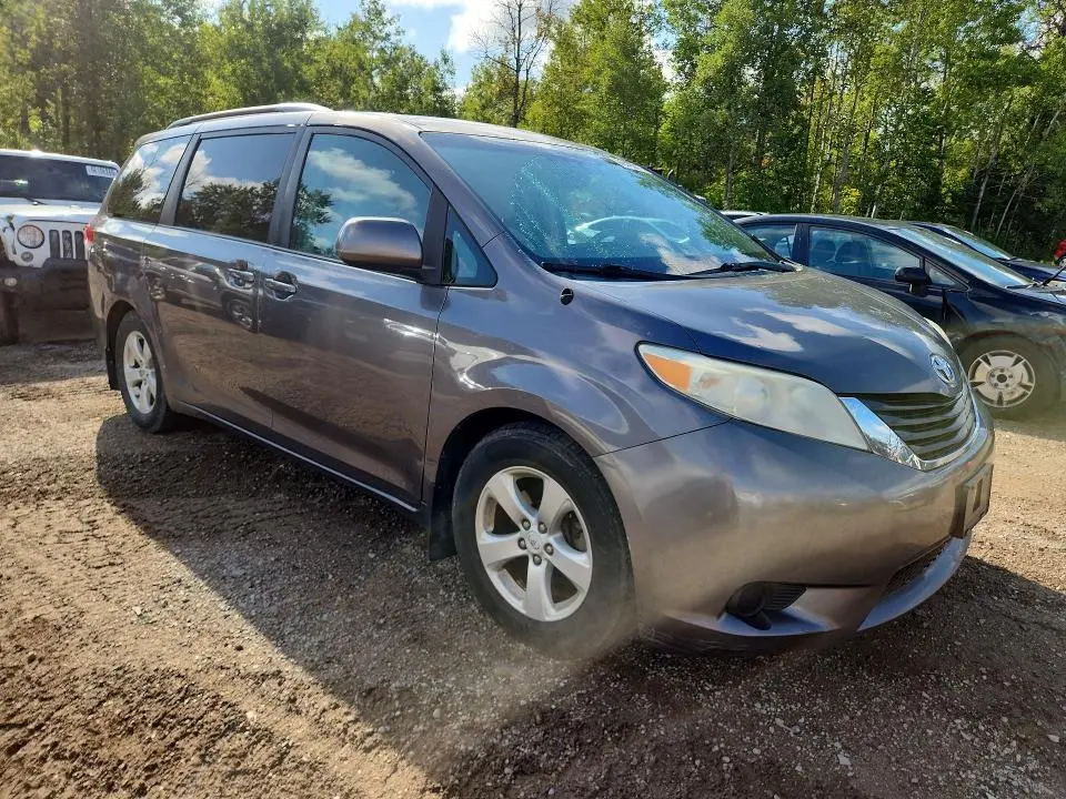 2011 TOYOTA SIENNA LE  