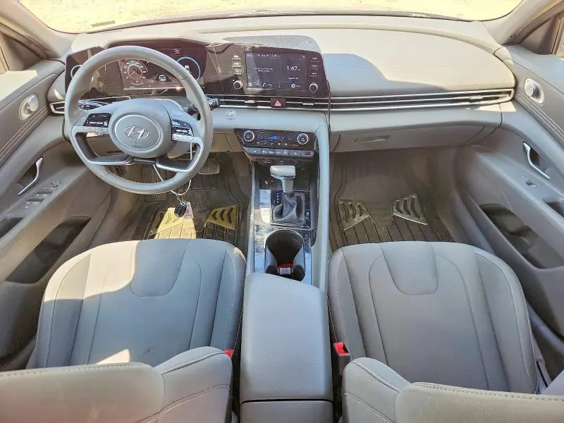2022 HYUNDAI ELANTRA SEL  