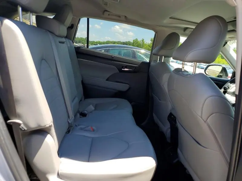 2024 TOYOTA HIGHLANDER XLE  