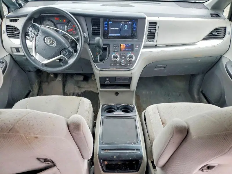 2016 TOYOTA SIENNA LE  