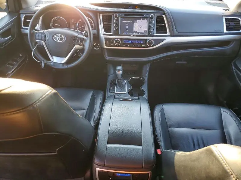 2015 TOYOTA HIGHLANDER XLE  