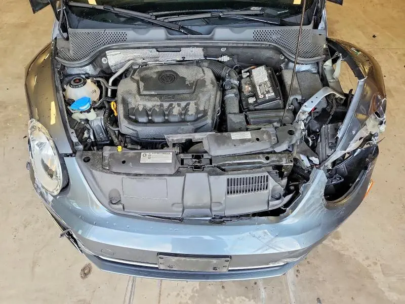 2018 VOLKSWAGEN BEETLE SE  