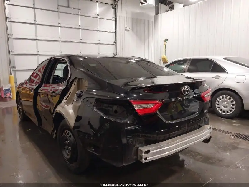 2018 TOYOTA CAMRY SE