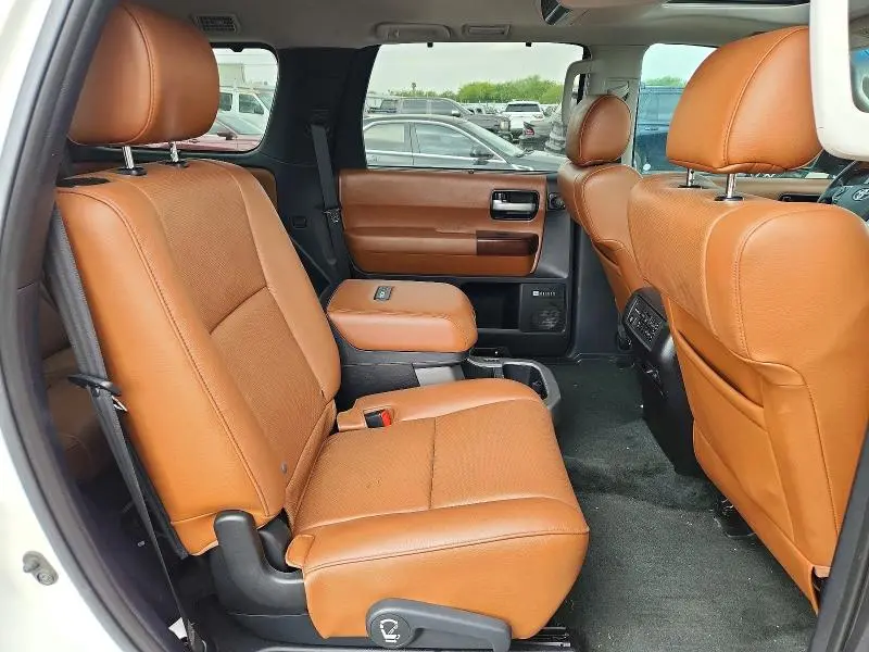 2016 TOYOTA SEQUOIA PLATINUM  