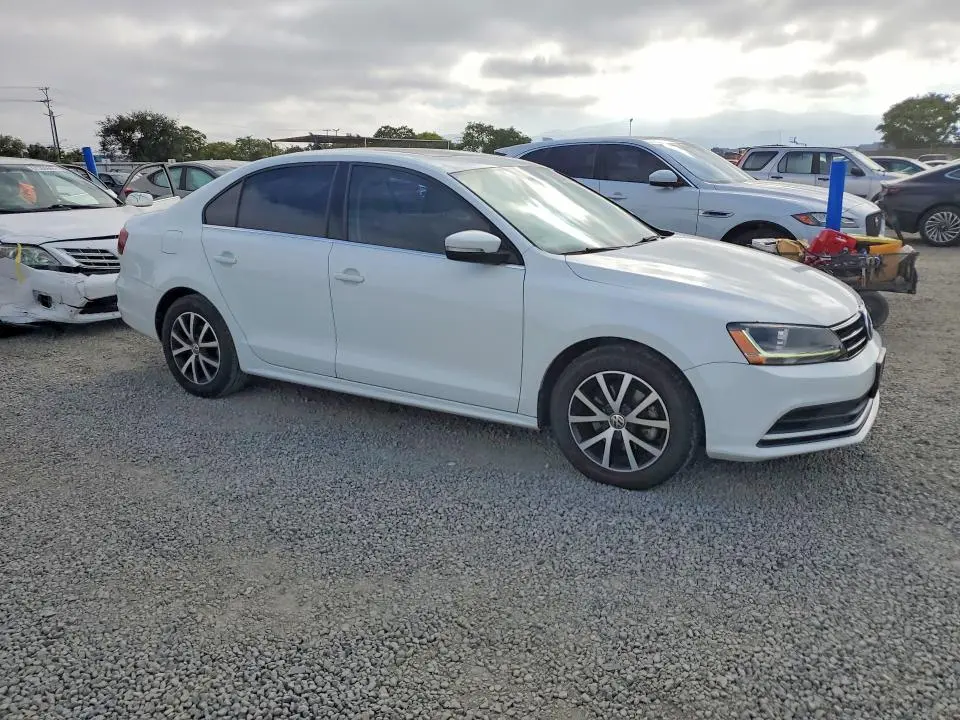2017 VOLKSWAGEN JETTA SE  
