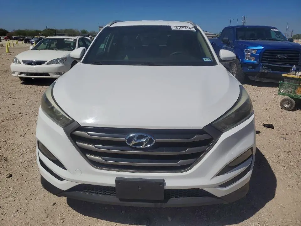 2016 HYUNDAI TUCSON SE  