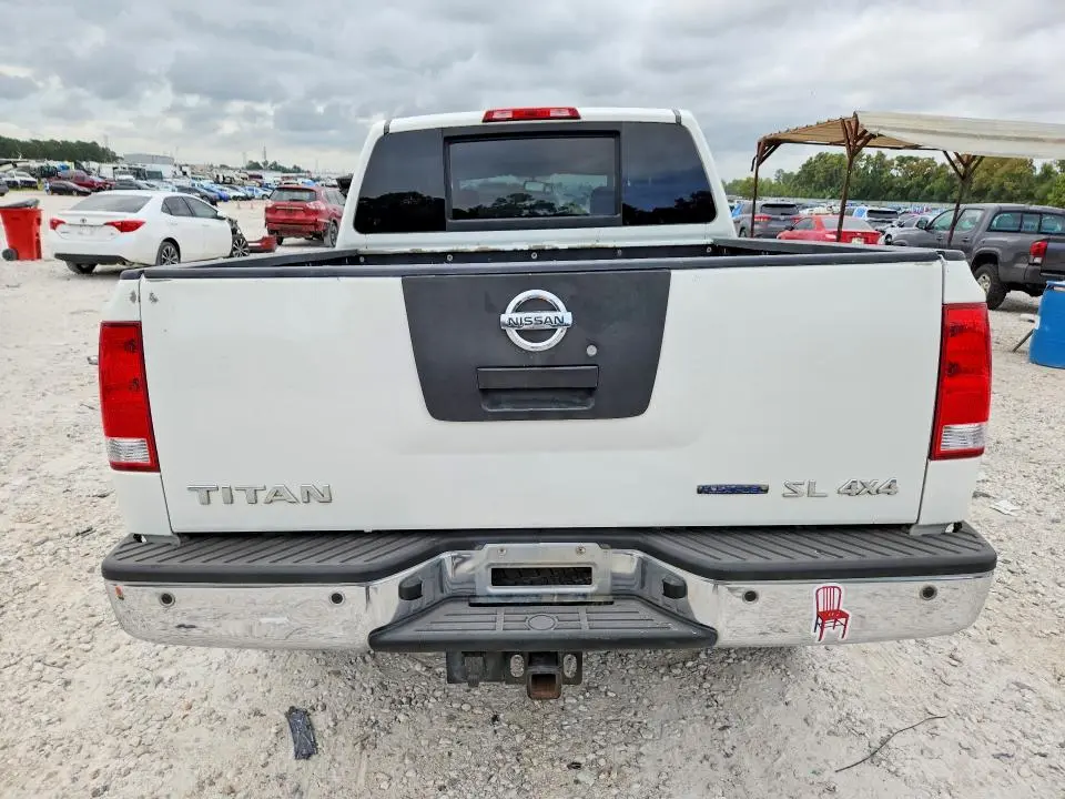 2011 NISSAN TITAN SV  