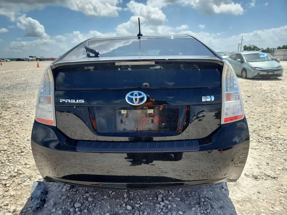 2010 TOYOTA PRIUS III  