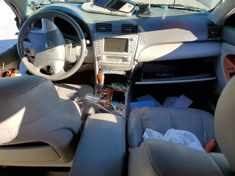 2011 TOYOTA CAMRY XLE V6  