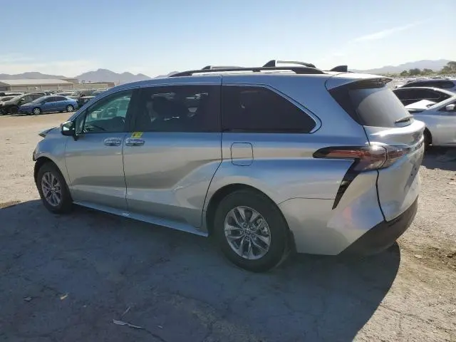 2024 TOYOTA SIENNA XLE  