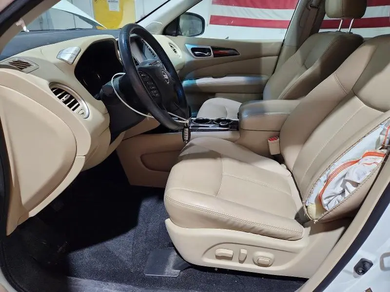 2016 NISSAN PATHFINDER SL  