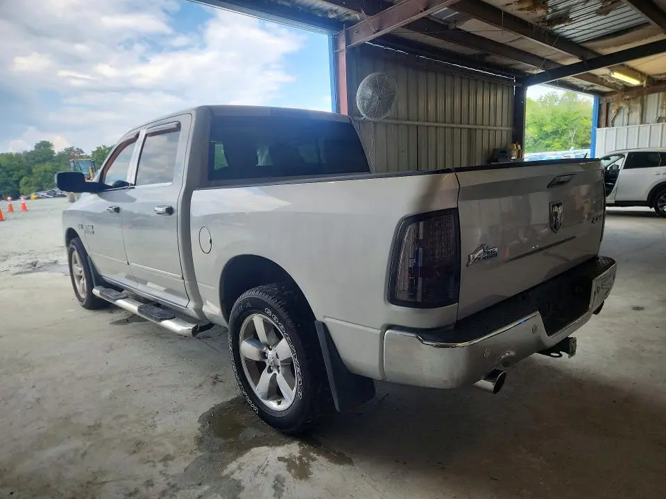 2016 RAM 1500 SLT  