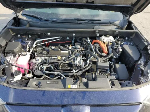 2021 TOYOTA RAV4 XLE  