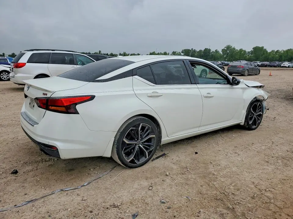 2023 NISSAN ALTIMA SR  