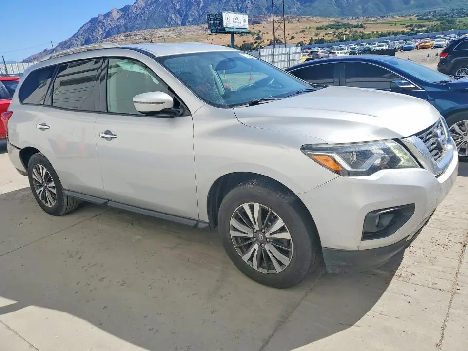 2017 NISSAN PATHFINDER SV  