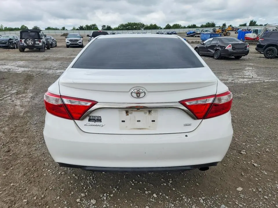 2017 TOYOTA CAMRY SE  