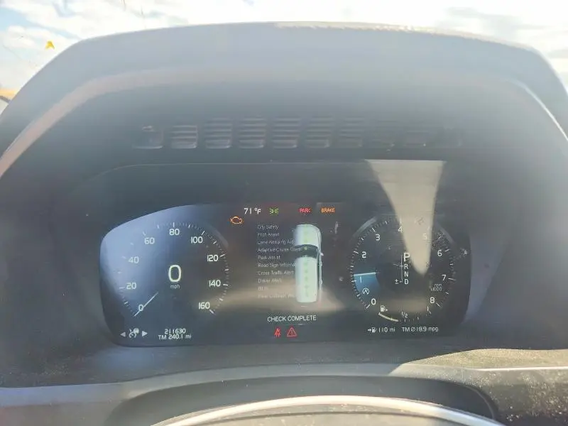 2016 VOLVO XC90 T6  