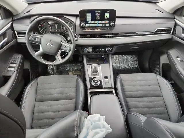 2024 MITSUBISHI OUTLANDER SE  