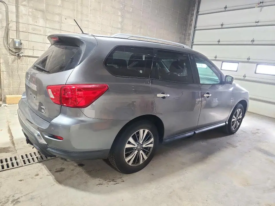 2017 NISSAN PATHFINDER SL  