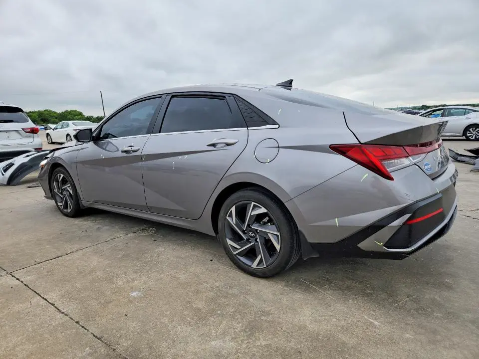 2024 HYUNDAI ELANTRA SEL  